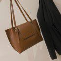 Women's bag  autumn and winter new trend fashion shoulder bag large capacity retro bucket bag commuter Tote Bag 